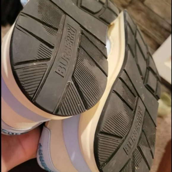 Burberry Sneakers - Picture 5 of 9